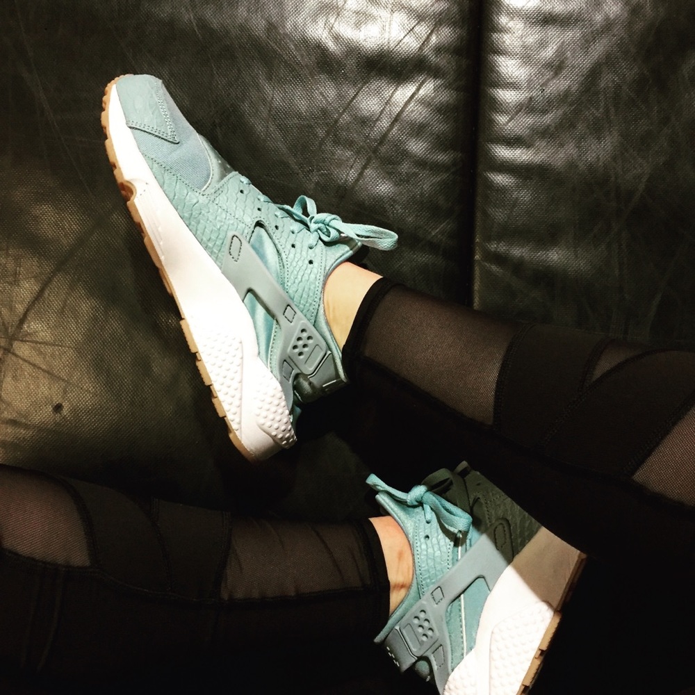 Blue Nike Huarache size 10